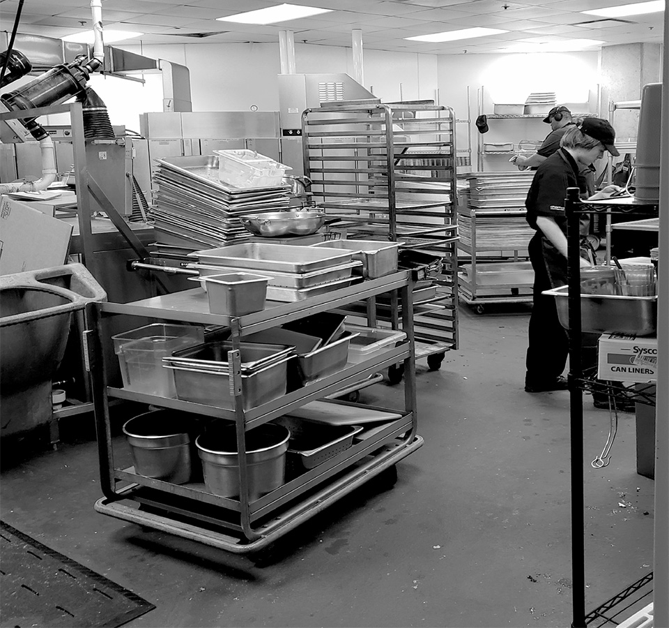 Dining Services staff collect dishes from dinner and prepare for clean-up. (Brooke Shepherd / Student Voice)