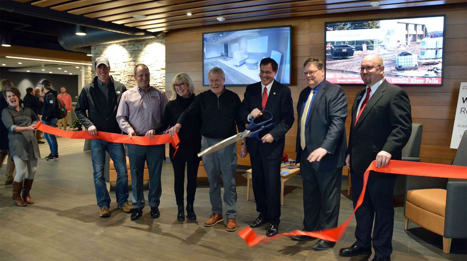 Ribbon cutting at Rodli